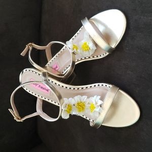 Betsey Johnson 9M Arden Floral Gold Sandal